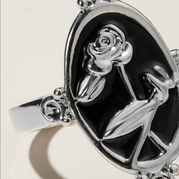 NWT Oval Rose Ring 8 1/2 Black Silver - Picture 3 of 3